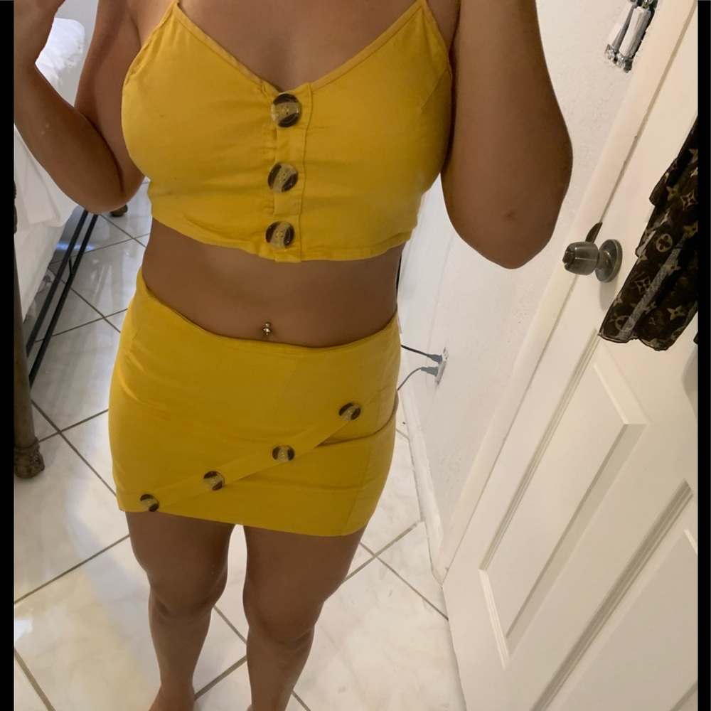 🐤🌼Yellow skirt & top 2 Piece-set🌼🐤